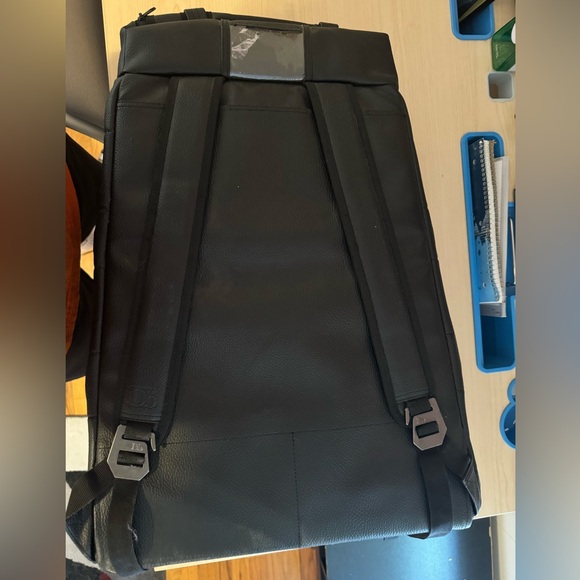 DB Travel Black Leather Backpack/Bag - Picture 1 of 4